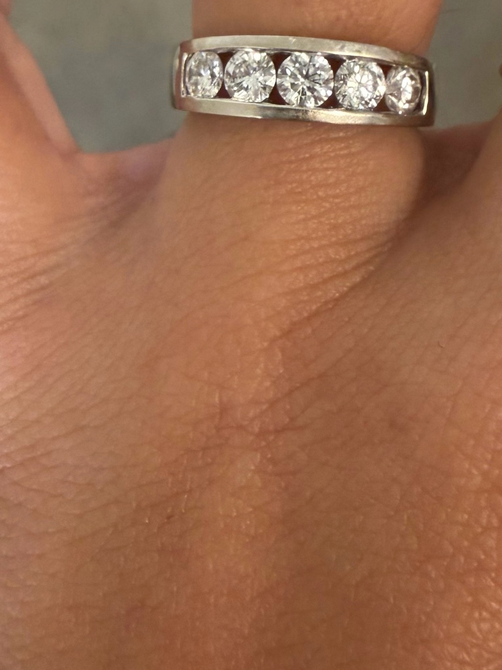 18k gold diamond band